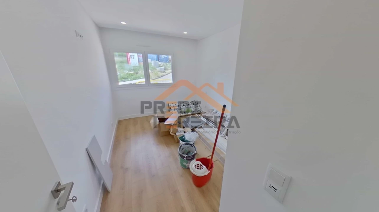 Apartamento T3 para Venda em Santo António dos Cavaleiros e Frielas Foto 20