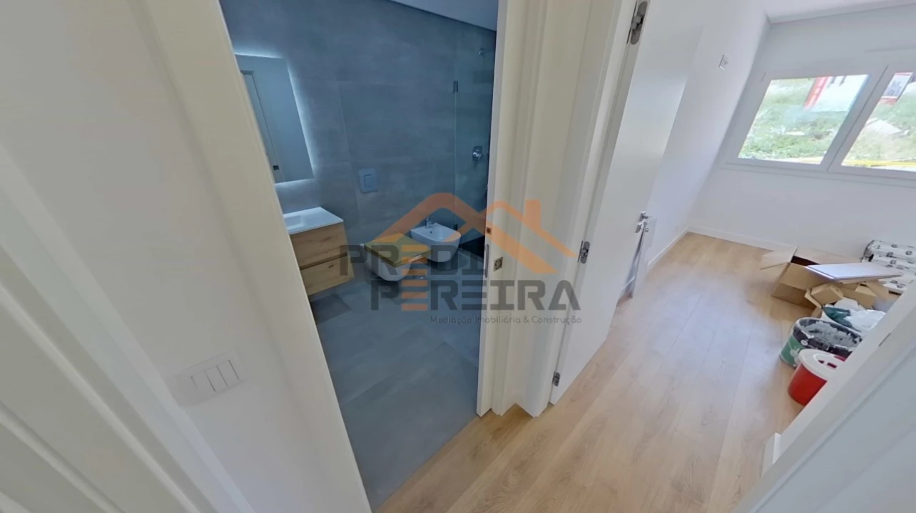 Apartamento T3 para Venda em Santo António dos Cavaleiros e Frielas Foto 22