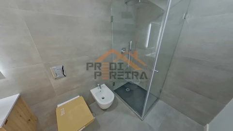 Apartamento T3 para Venda em Santo António dos Cavaleiros e Frielas