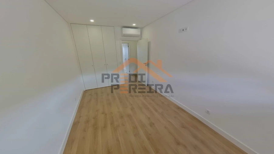 Apartamento T3 para Venda em Santo António dos Cavaleiros e Frielas Foto 14