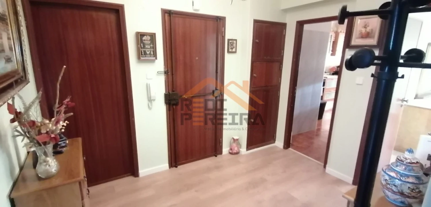 Quarto para Arrendamento em Ramada e Caneças Foto 12