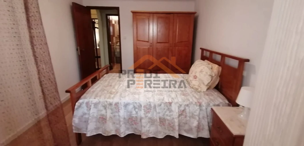 Quarto para Arrendamento em Ramada e Caneças Foto 10
