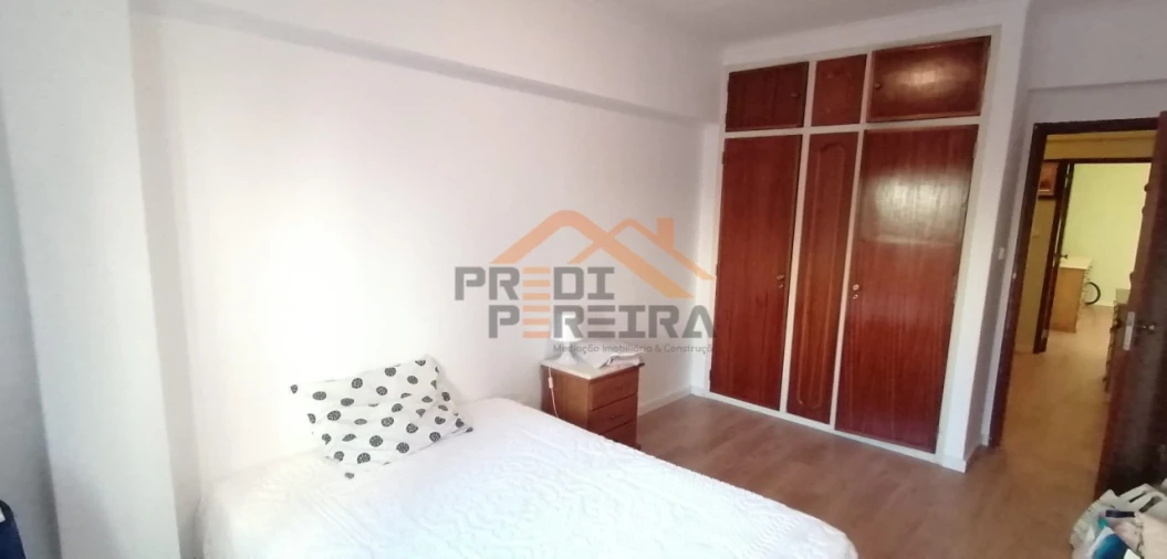 Quarto para Arrendamento em Ramada e Caneças Foto 13