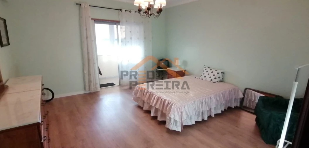 Quarto para Arrendamento em Ramada e Caneças Foto 16