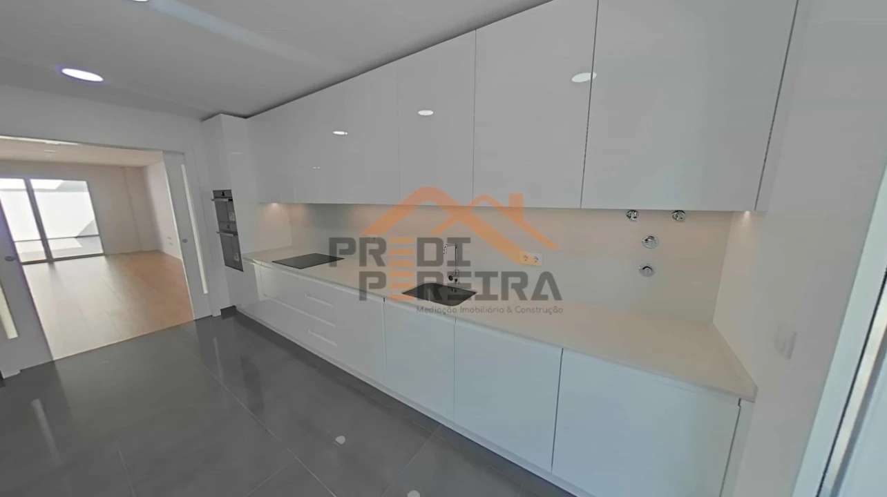 Moradia T4 para Venda em Ramada e Caneças Foto 4