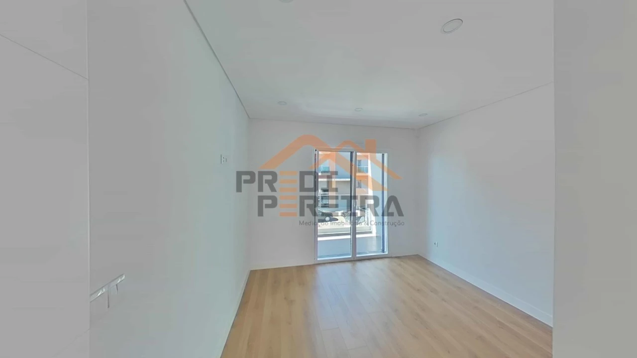 Moradia T4 para Venda em Ramada e Caneças Foto 10