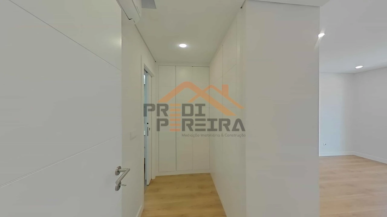 Moradia T4 para Venda em Ramada e Caneças Foto 13