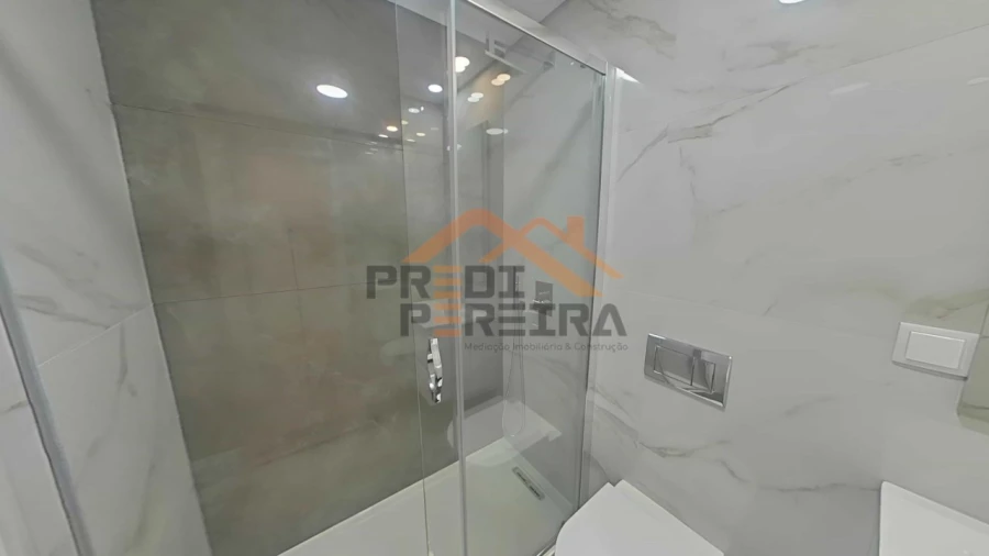 Moradia T4 para Venda em Ramada e Caneças Foto 12