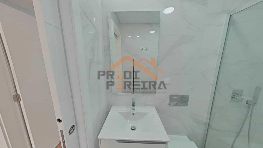 Moradia T4 para Venda em Ramada e Caneças Foto 29