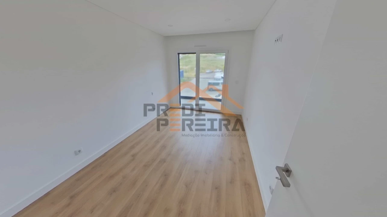 Apartamento T3 para Venda em Santo António dos Cavaleiros e Frielas Foto 9