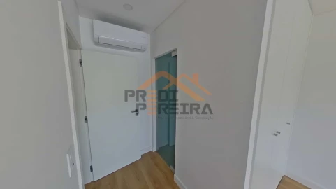 Apartamento T3 para Venda em Santo António dos Cavaleiros e Frielas