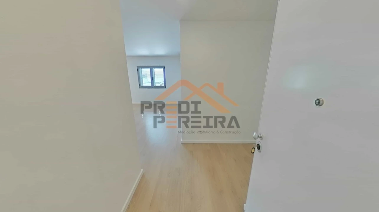 Apartamento T2 para Venda em Camarate, Unhos e Apelação Foto 7