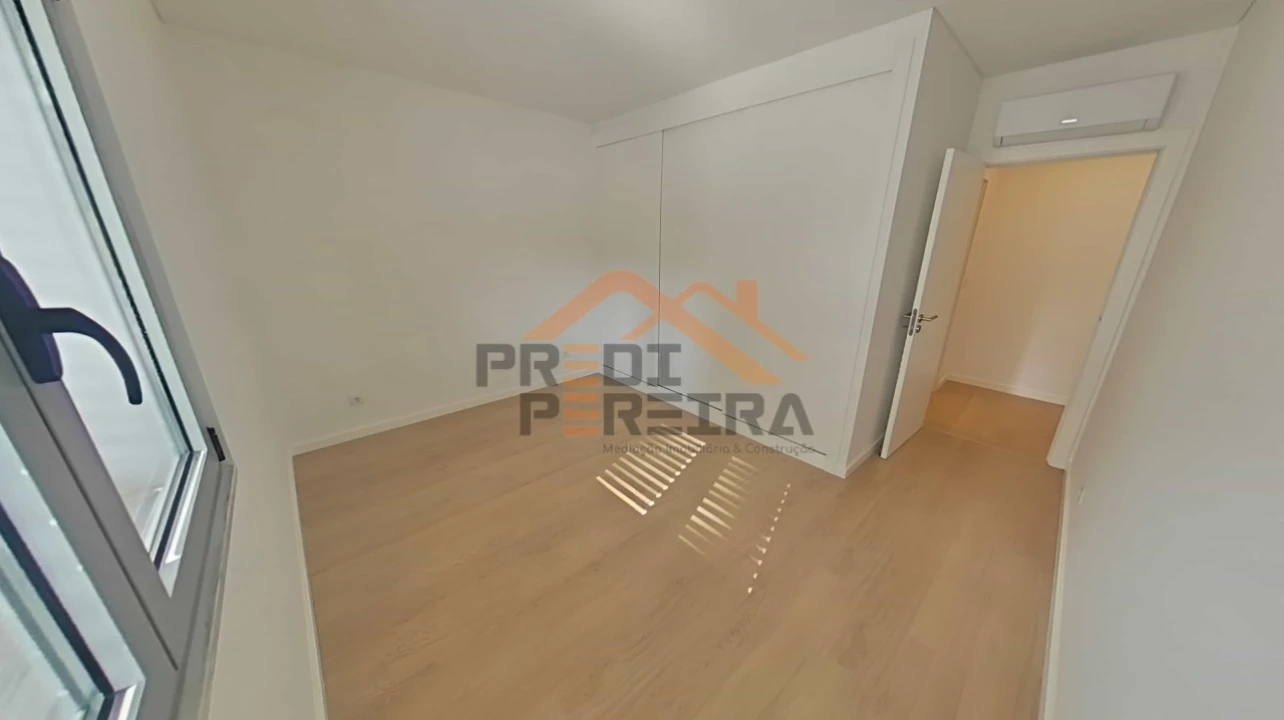 Apartamento T2 para Venda em Camarate, Unhos e Apelação Foto 9