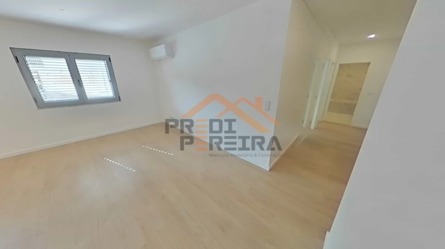 Apartamento T2 para Venda em Camarate, Unhos e Apelação Foto 13