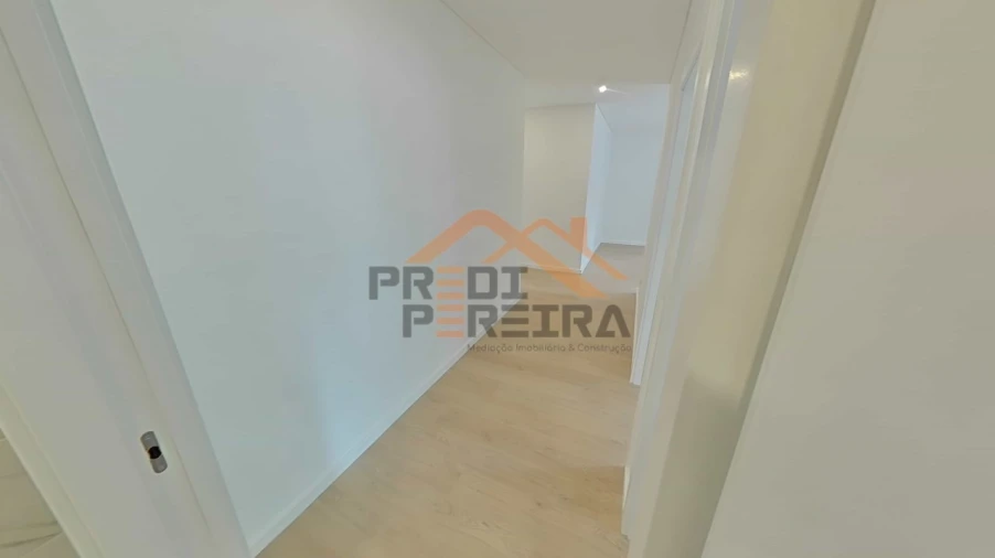 Apartamento T2 para Venda em Camarate, Unhos e Apelação Foto 19