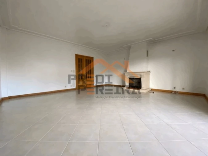 Apartamento T2 para Venda em Venda do Pinheiro e Santo Estêvão das Galés Foto 2