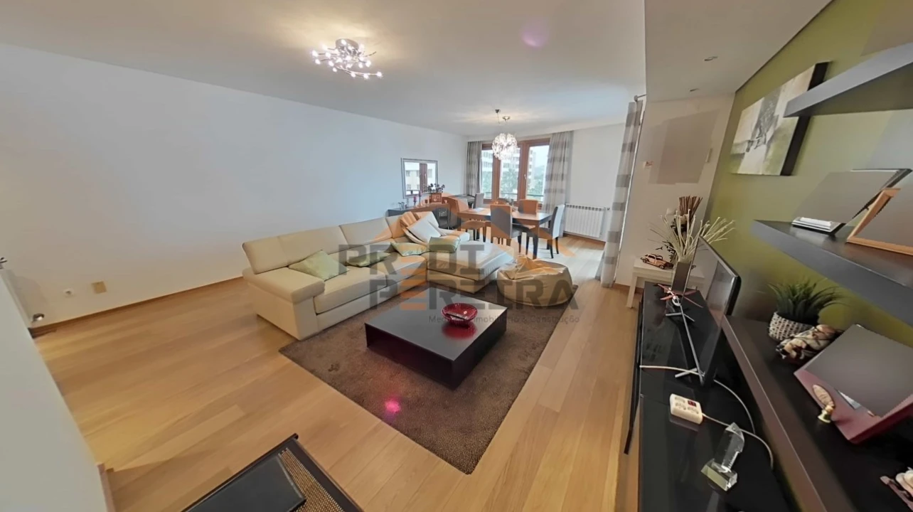Apartamento T4 para Venda em Loures Foto 9