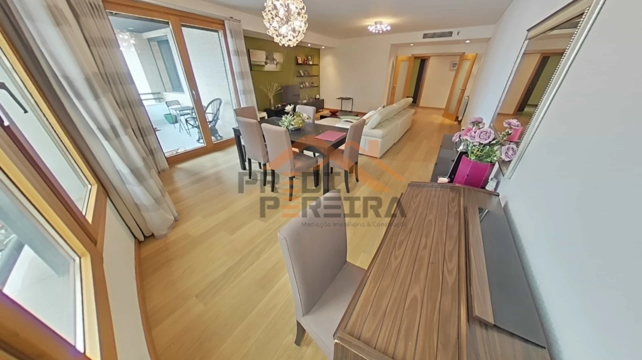 Apartamento T4 para Venda em Loures Foto 8