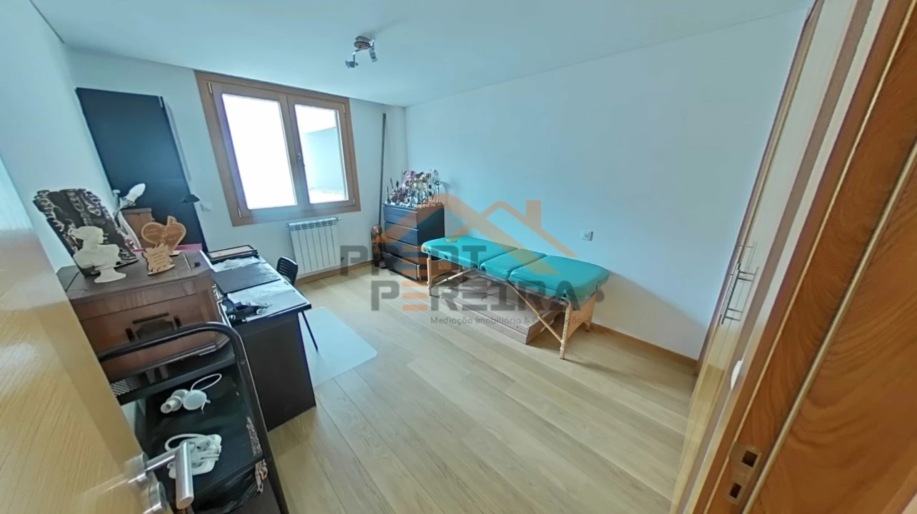 Apartamento T4 para Venda em Loures Foto 24