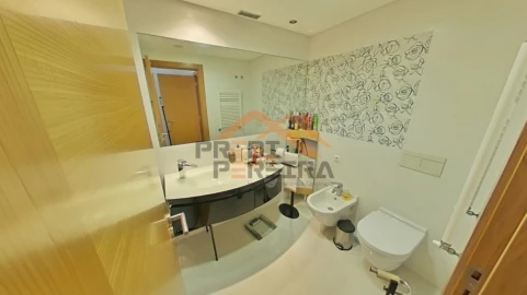Apartamento T4 para Venda em Loures
