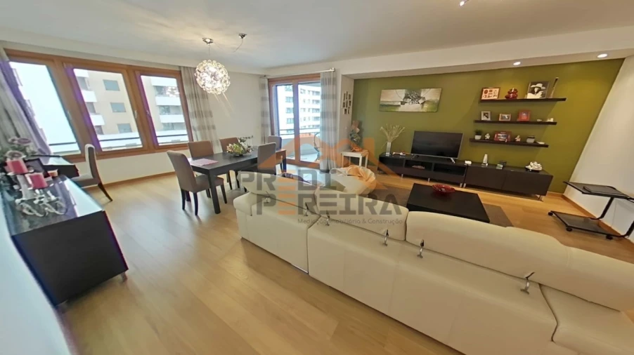Apartamento T4 para Venda em Loures Foto 2