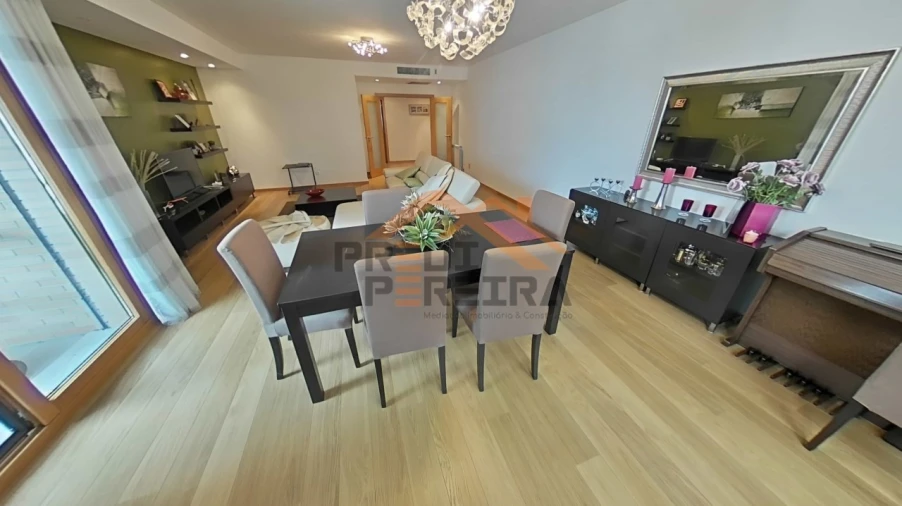 Apartamento T4 para Venda em Loures Foto 4
