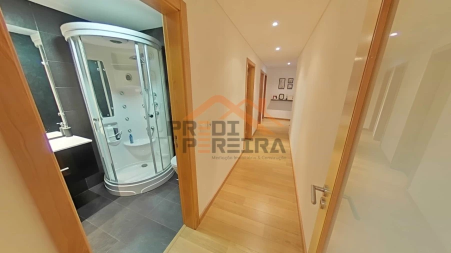 Apartamento T4 para Venda em Loures Foto 19