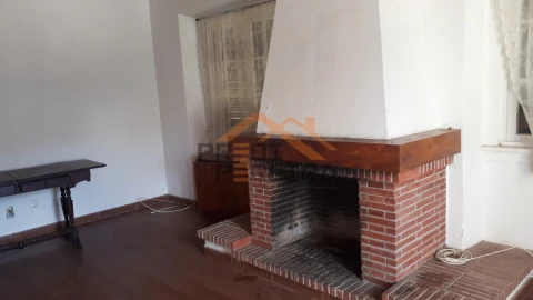 Moradia T7 para Venda em Loures