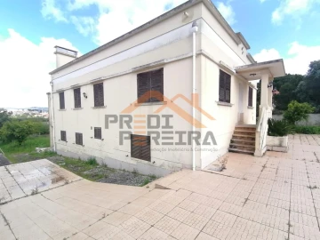 Moradia T7 para Venda em Loures
