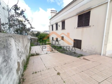 Moradia T7 para Venda em Loures