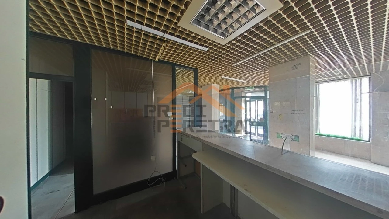 Loja para Venda em Póvoa de Santo Adrião e Olival Basto Foto 3