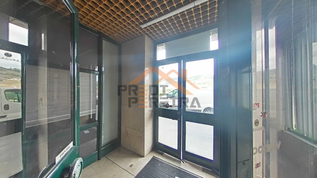 Loja para Venda em Póvoa de Santo Adrião e Olival Basto Foto 5