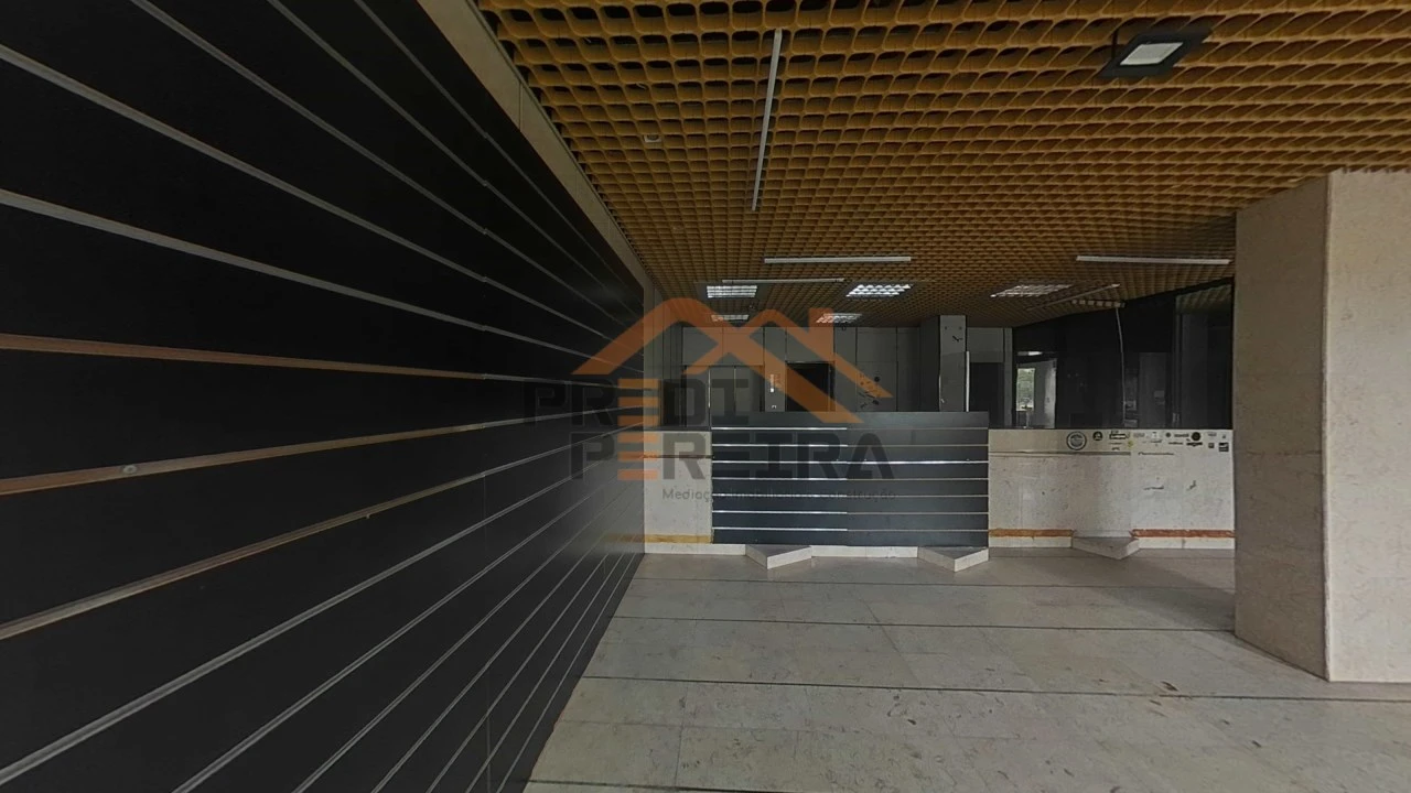 Loja para Venda em Póvoa de Santo Adrião e Olival Basto Foto 9