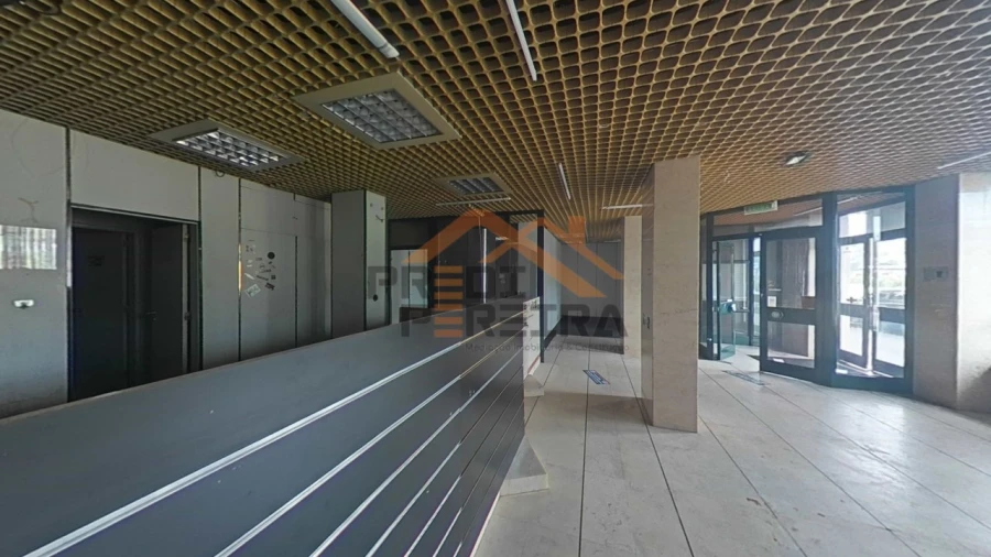 Loja para Venda em Póvoa de Santo Adrião e Olival Basto Foto 1