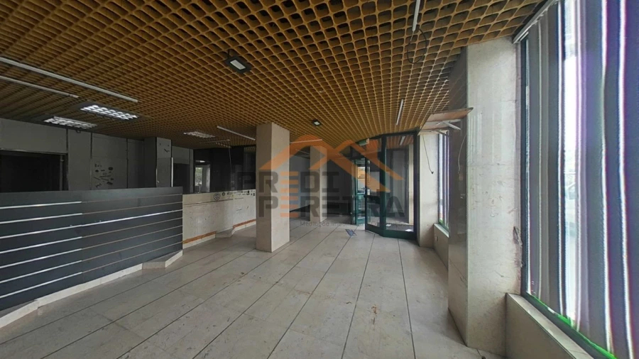 Loja para Venda em Póvoa de Santo Adrião e Olival Basto Foto 2