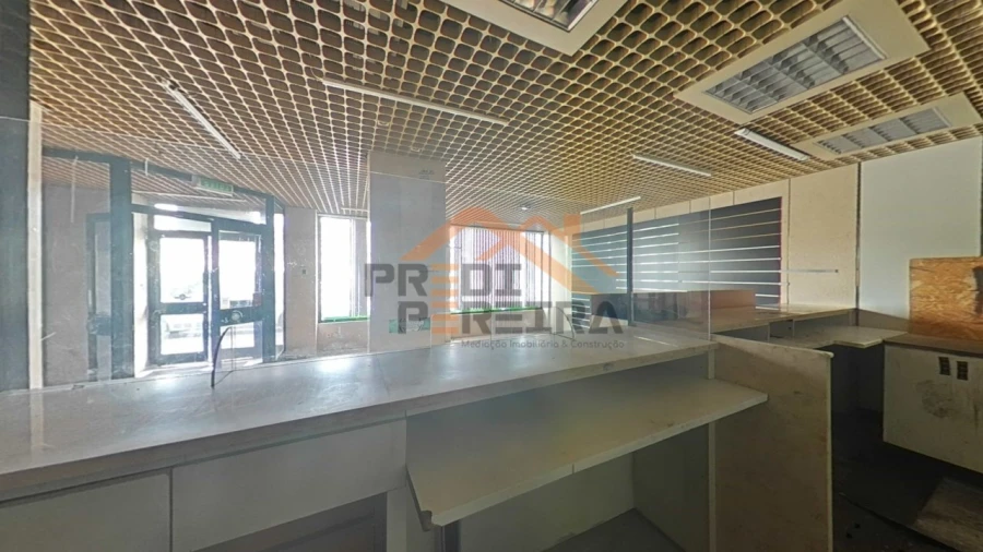 Loja para Venda em Póvoa de Santo Adrião e Olival Basto Foto 8