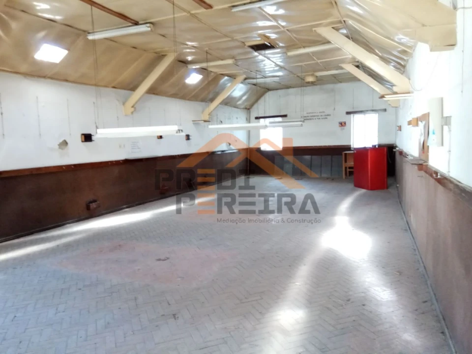 Prédio para Venda em Loures Foto 1