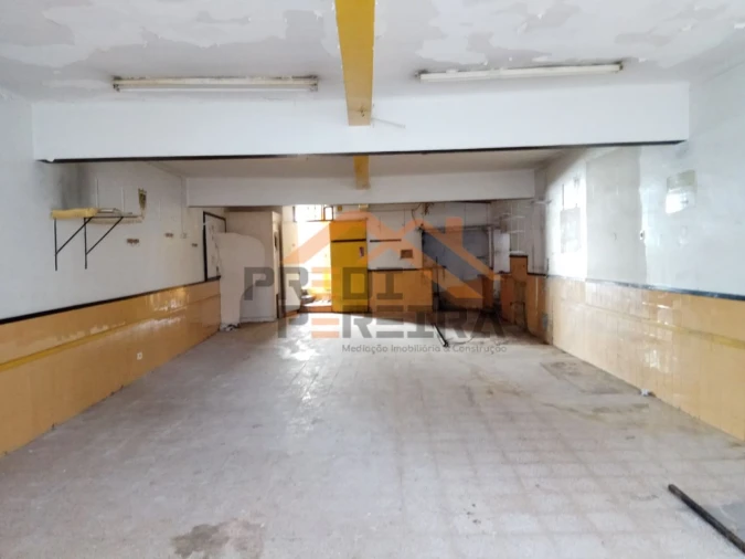 Prédio para Venda em Loures Foto 3