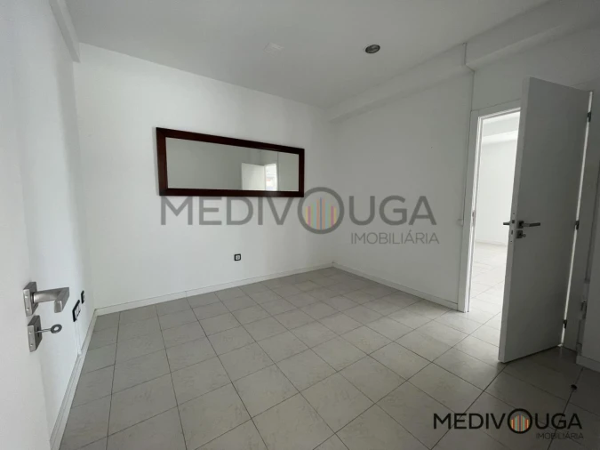 Loja para Arrendamento em Recardães e Espinhel Foto 3