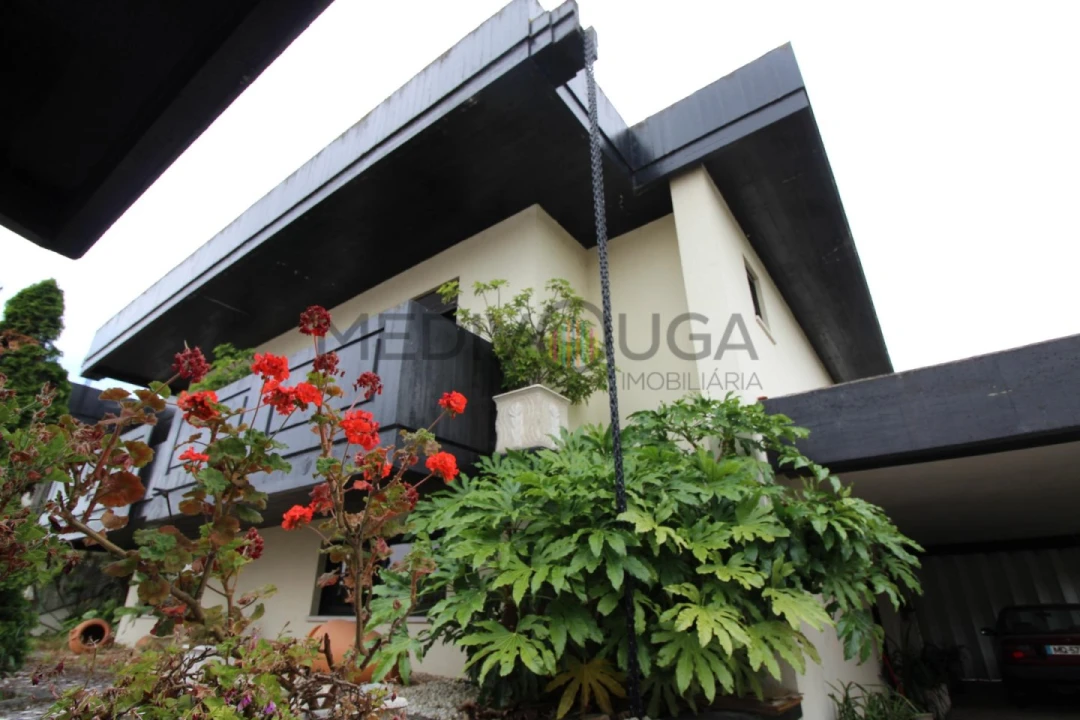 Moradia T6 para Venda em Fermentelos Foto 1