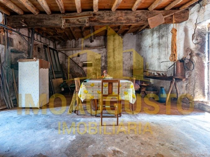 Moradia T2 para Venda em Castelo Mendo, Ade, Monteperobolso e Mesquitela Foto 6