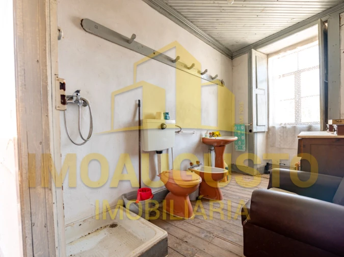 Moradia T2 para Venda em Castelo Mendo, Ade, Monteperobolso e Mesquitela Foto 8