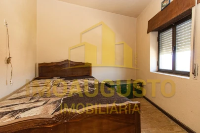 Moradia T2 para Venda em Alverca da Beira/Bouça Cova