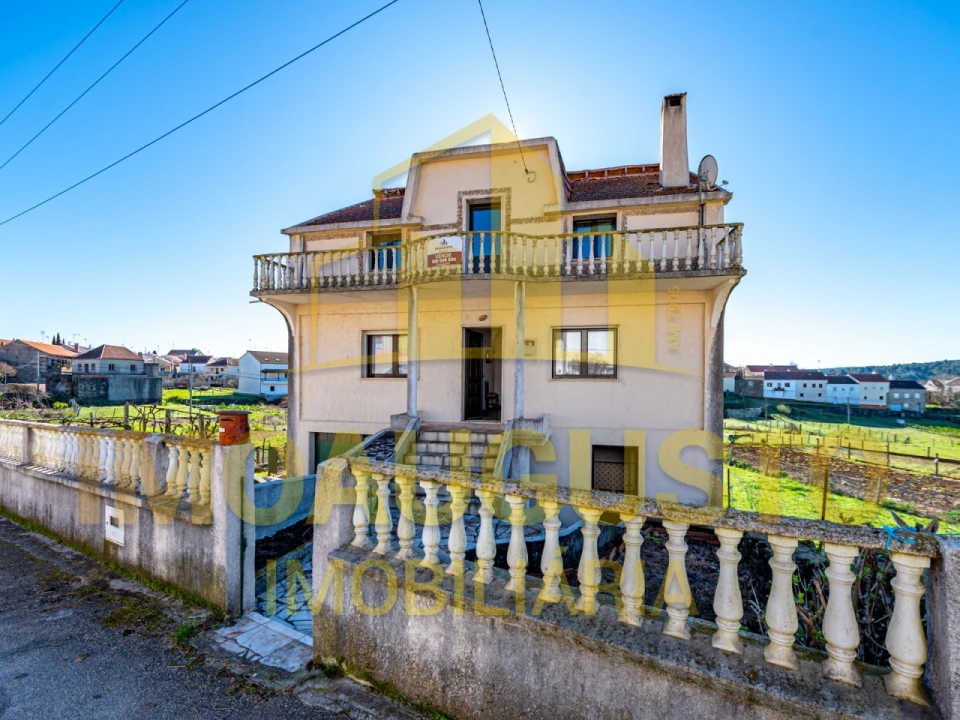 Moradia T4 para Venda em Vale de Espinho Foto 1