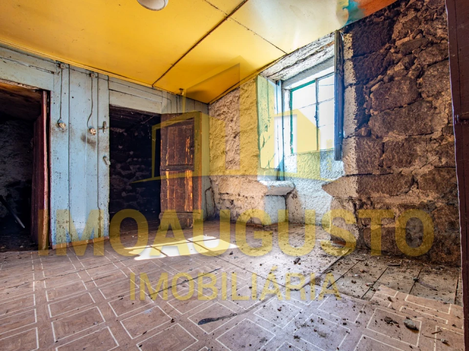 Moradia T2 para Venda em Linhares Foto 5