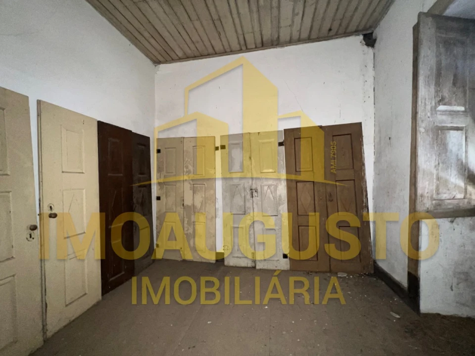 Moradia T4 para Venda em Vale da Mula Foto 8