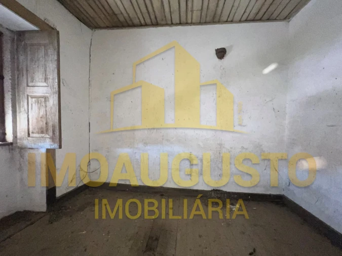 Moradia T4 para Venda em Vale da Mula Foto 7