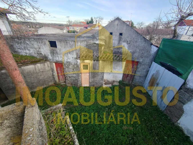 Moradia T3 para Venda em Guarda Foto 2
