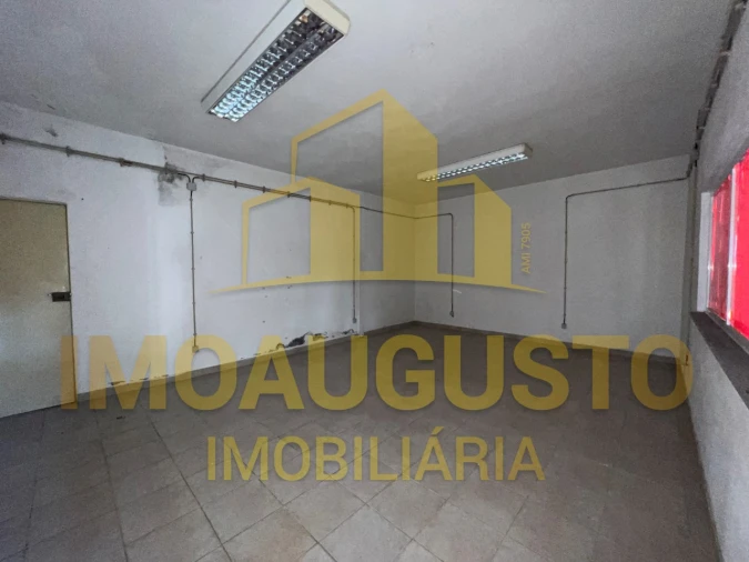 Armazém para Arrendamento em Forno Telheiro Foto 6