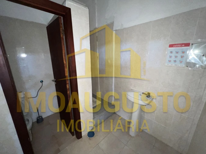 Armazém para Arrendamento em Forno Telheiro Foto 9